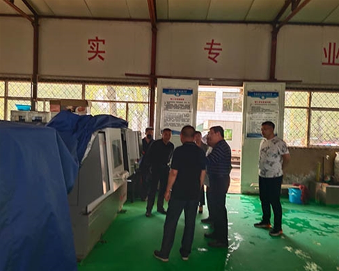 和靈石縣第一職業(yè)高中校領(lǐng)導(dǎo)在?？疾? /></div>
		<h2 id=